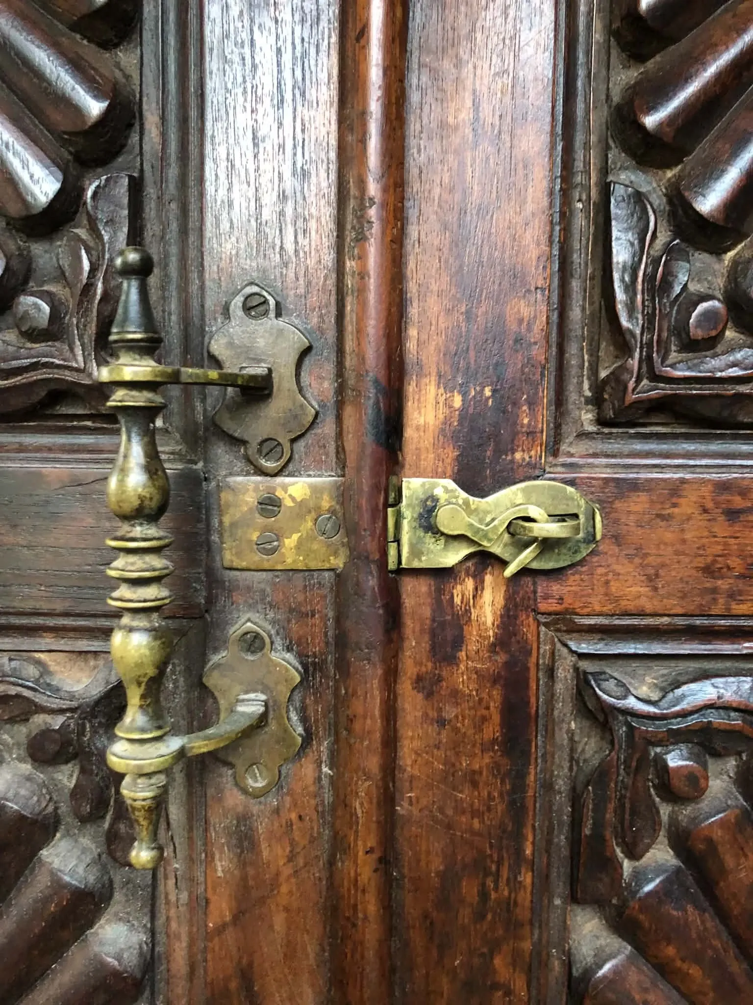 Armoire du Rajasthan teck sculpté
