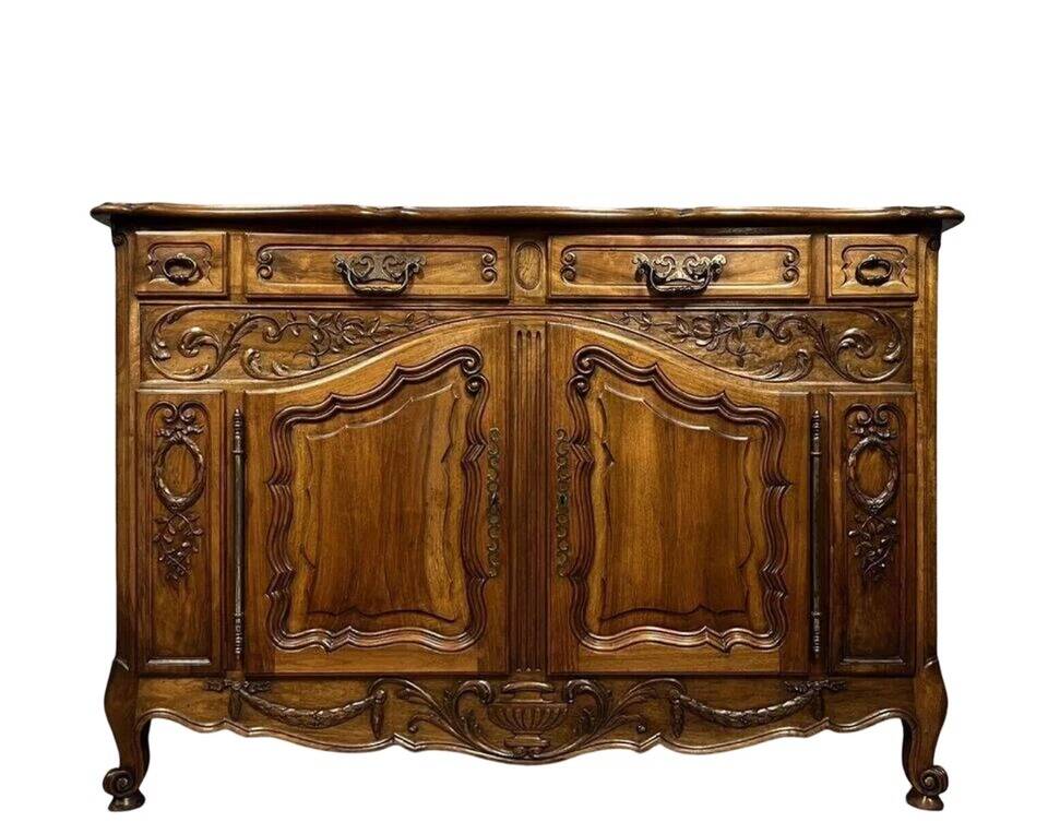 Provencal buffet in Louis XV style made of solid walnut, circa 1900.