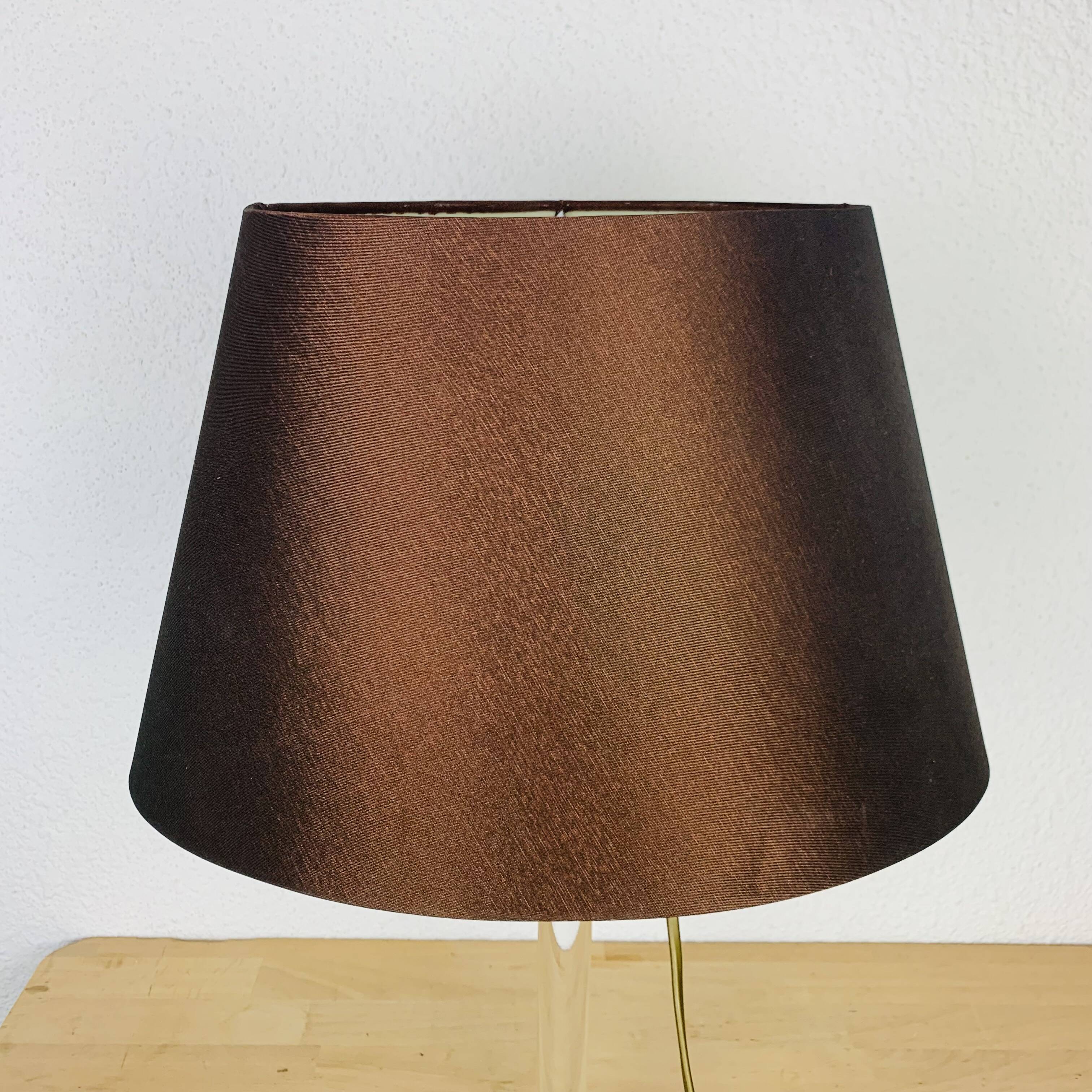 Hollywood Regency lamp in brass and plexiglass, 1970s.