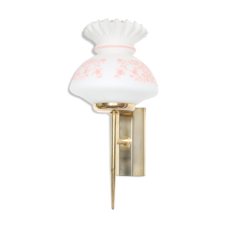 Wall sconce in pink granita opaline, based on brass