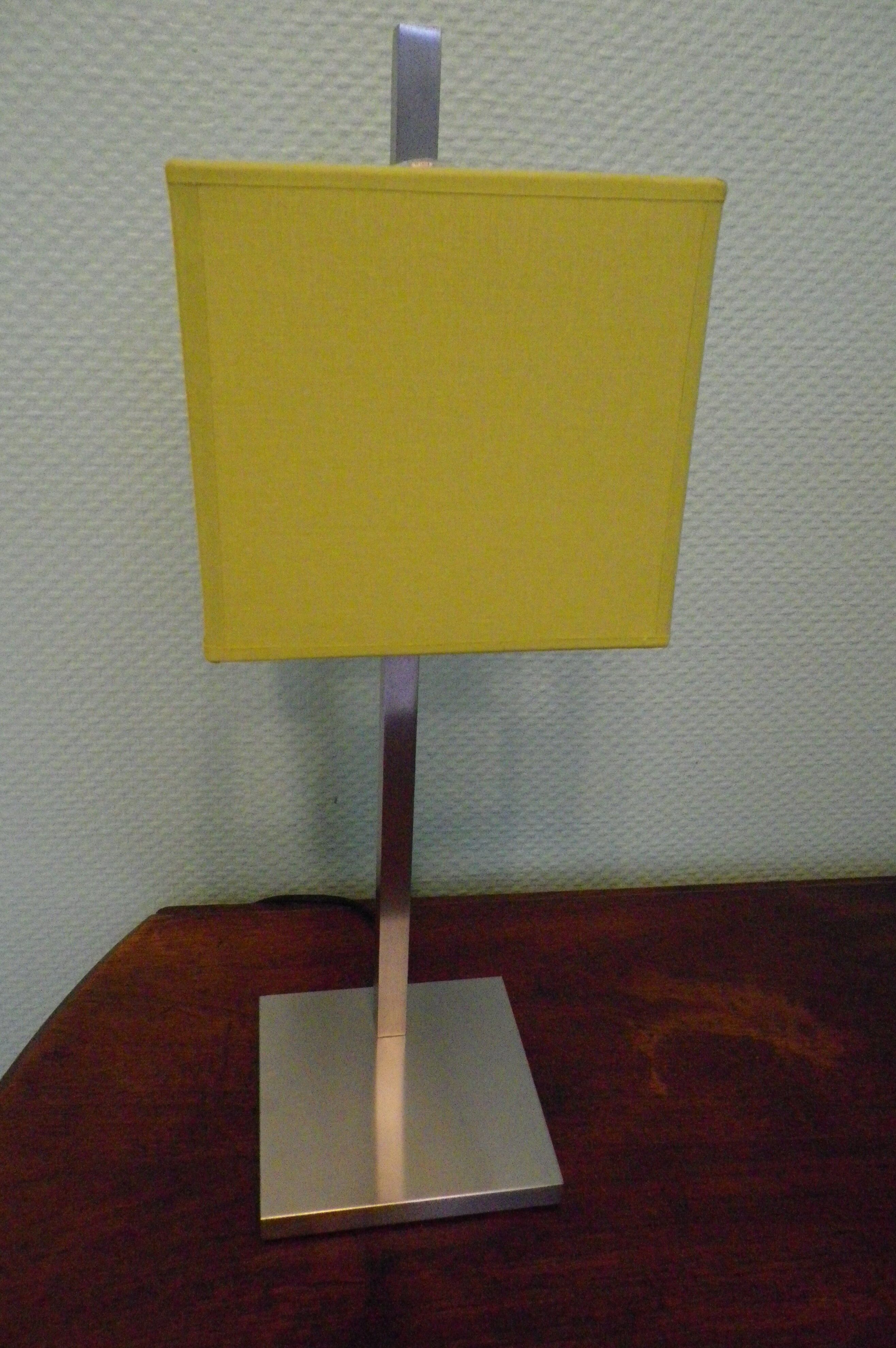 Lampe Stéphane Davidts modèle Faras chrome satiné, abat jour vert amande - Belgique