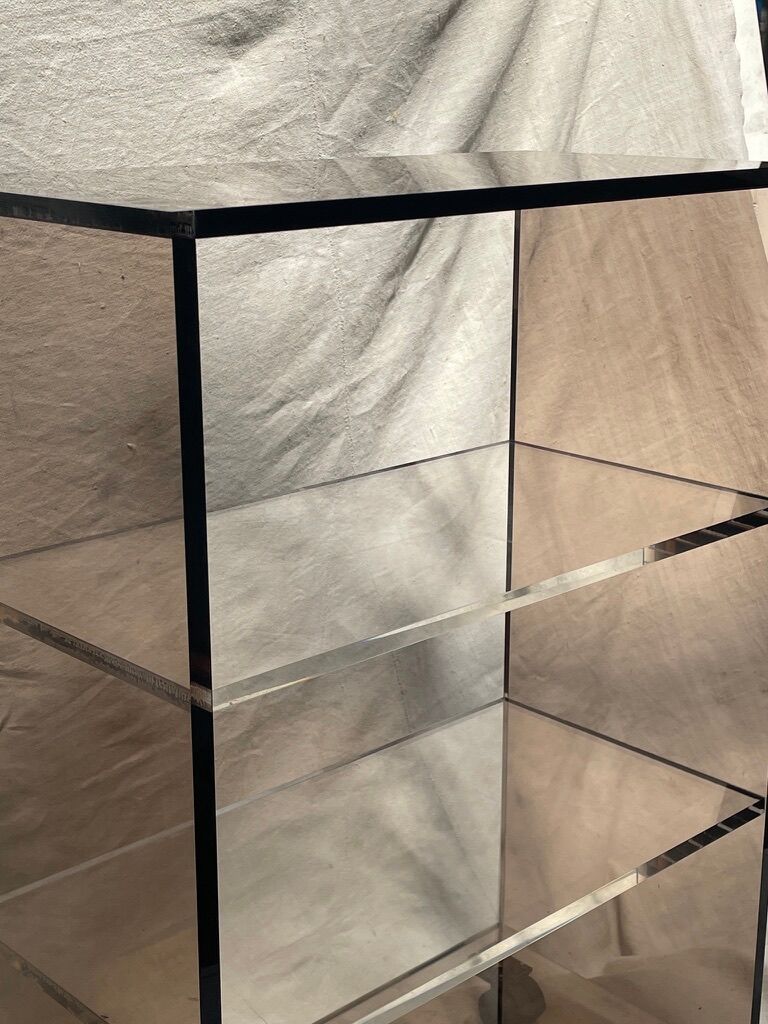 Plexi shelf on wheels