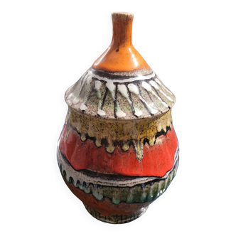 Vintage pot with lid
