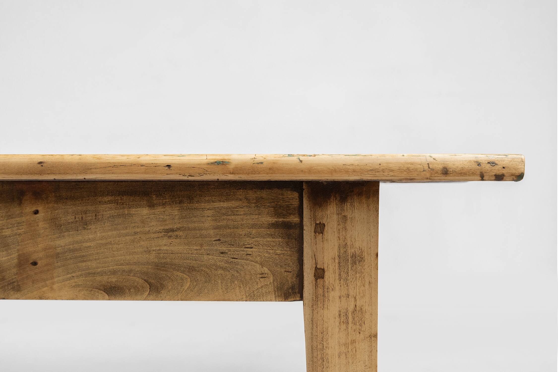 Grande table de ferme rustique en bois d'orme, France vers 1800