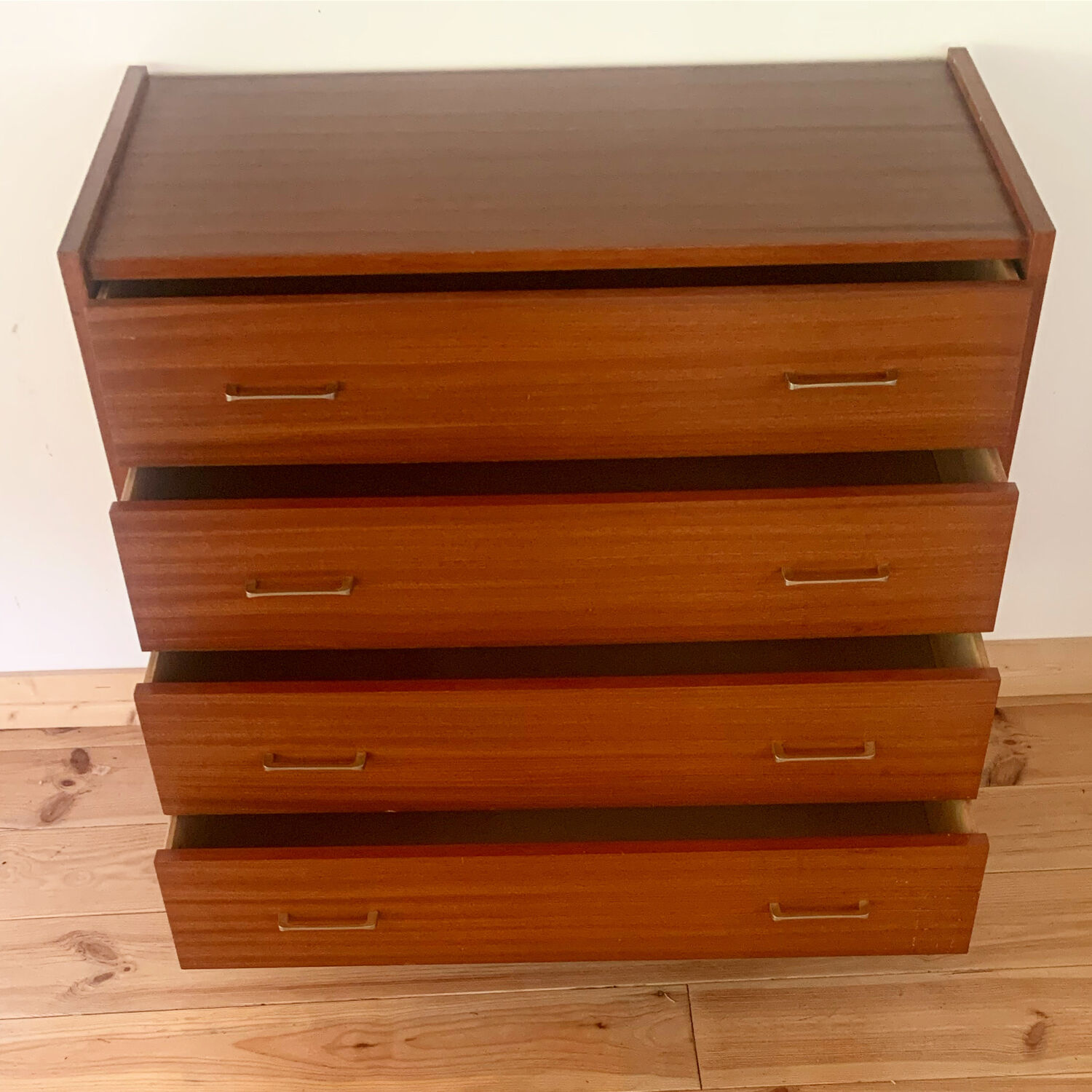 Commode années 50 pieds fuseaux
