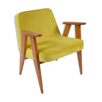 Fauteuil de velours vintage 366, J. Chierowski, restauré, velours jaune