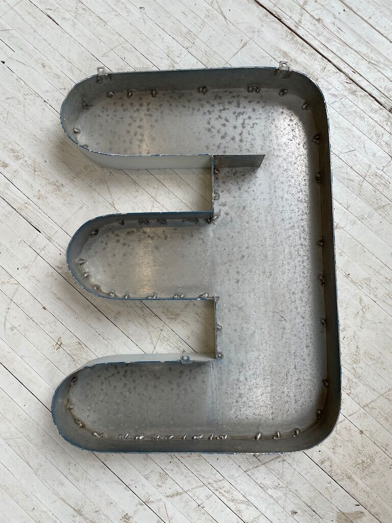 Lettre E métal XL 60cm