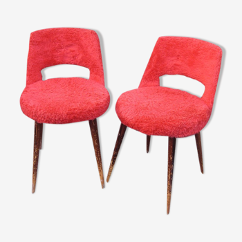 2 chaises cocktail en moumoute rouge seventies