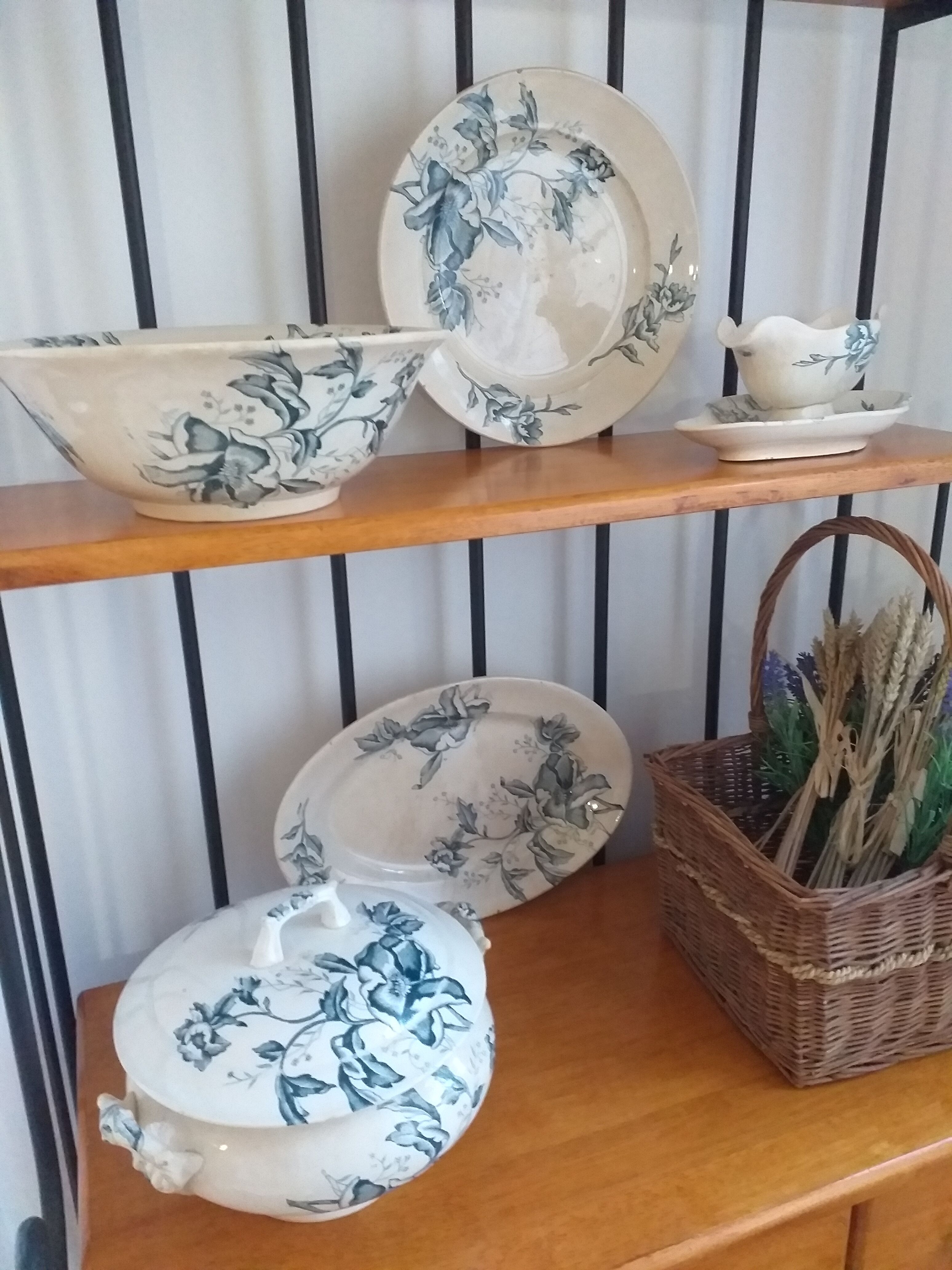 Old-size dishware Rose Faïencerie Lyonnaise