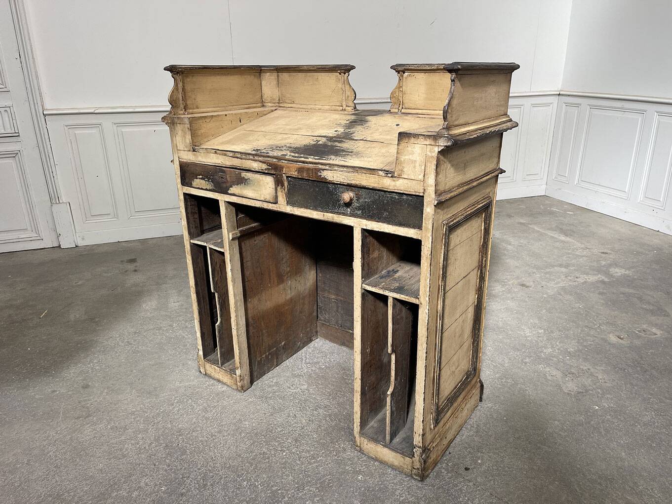 Comptoir 1930 de boutique, patine beige