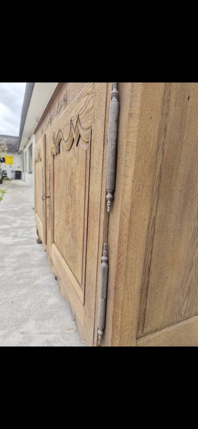 Louis XV period sideboard in solid oak Aerogommer