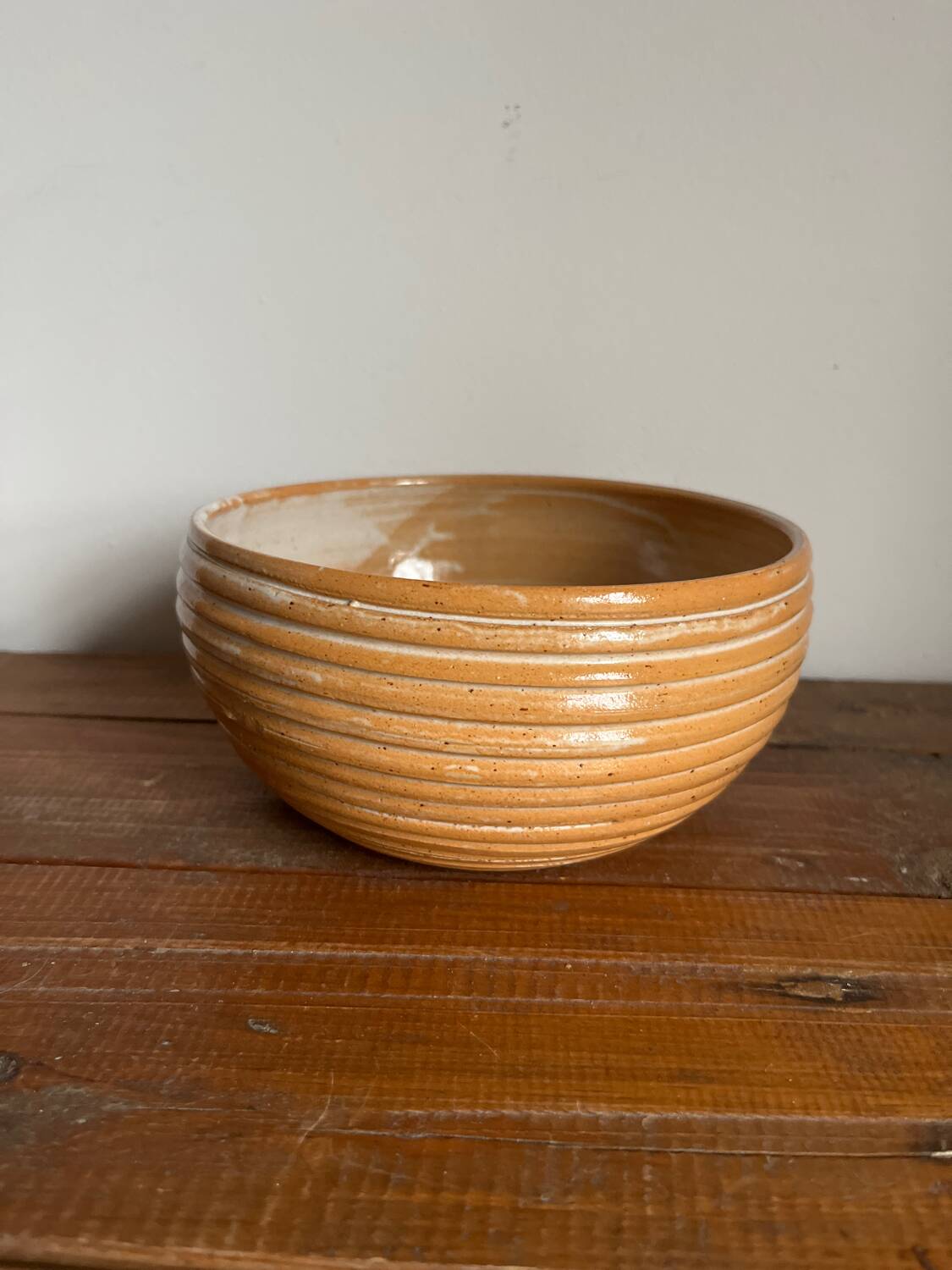 Stoneware salad bowl