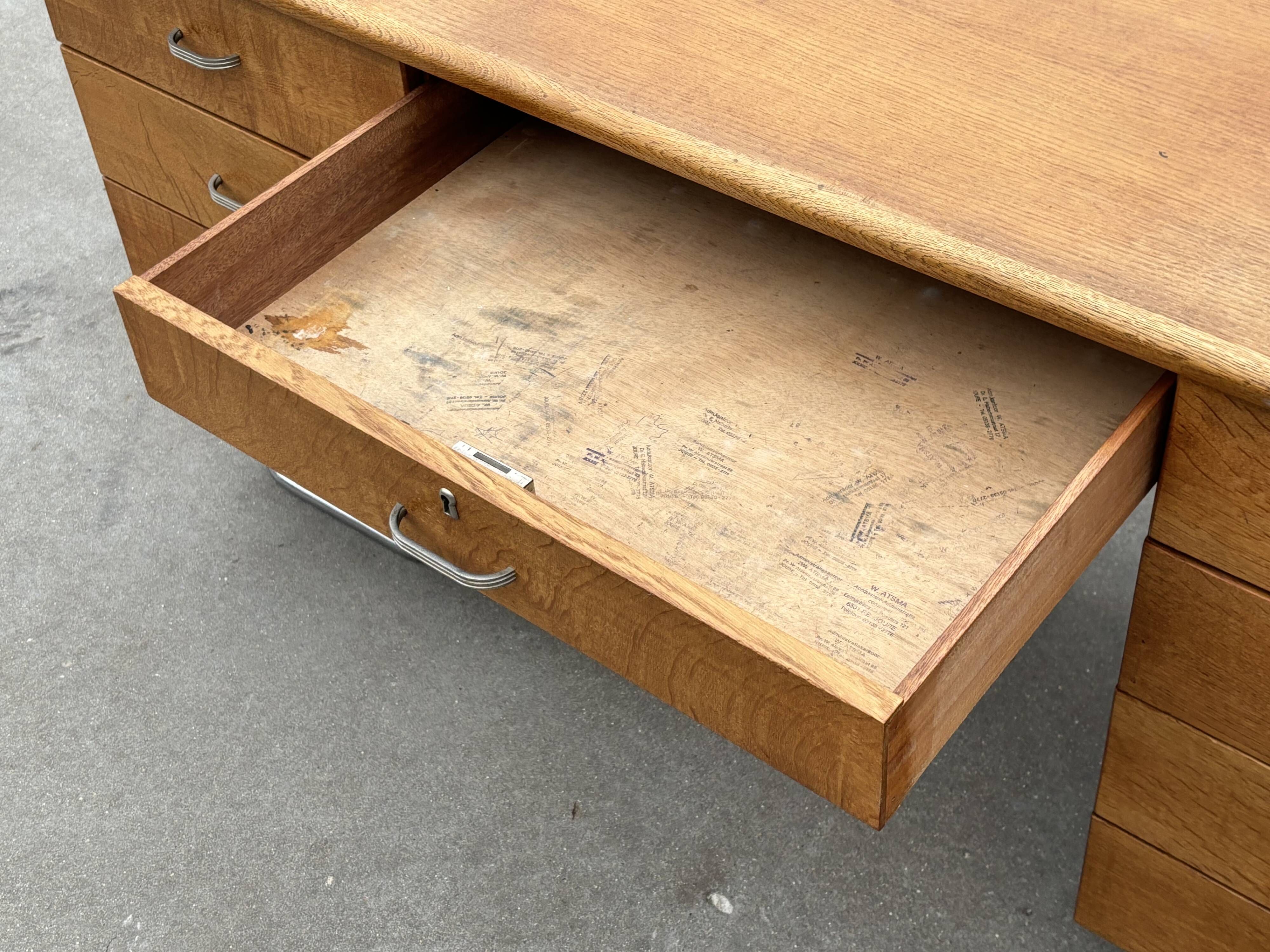 Bureau tubulaire de style Bauhaus du milieu du siècle, design des années 40 en chêne