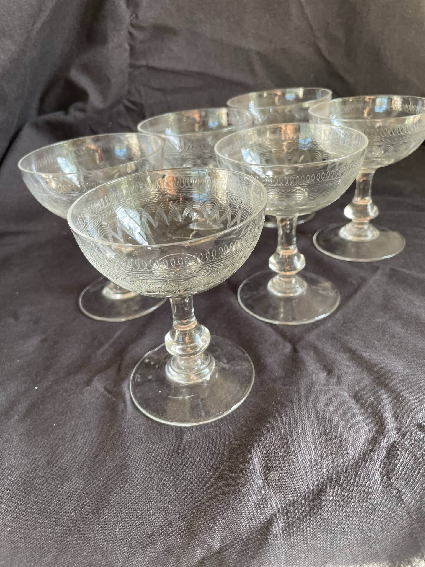 6  Coupes à champagne art déco cristal.