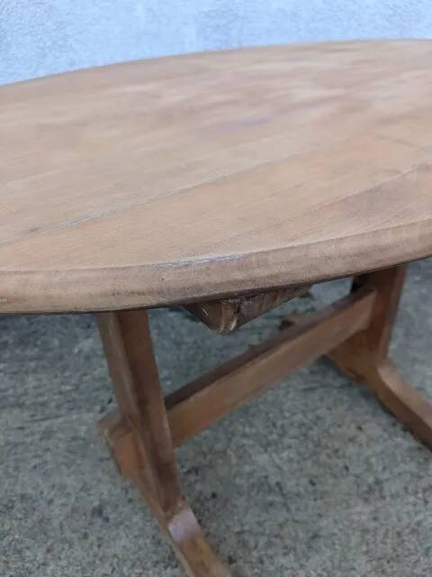 Oval table