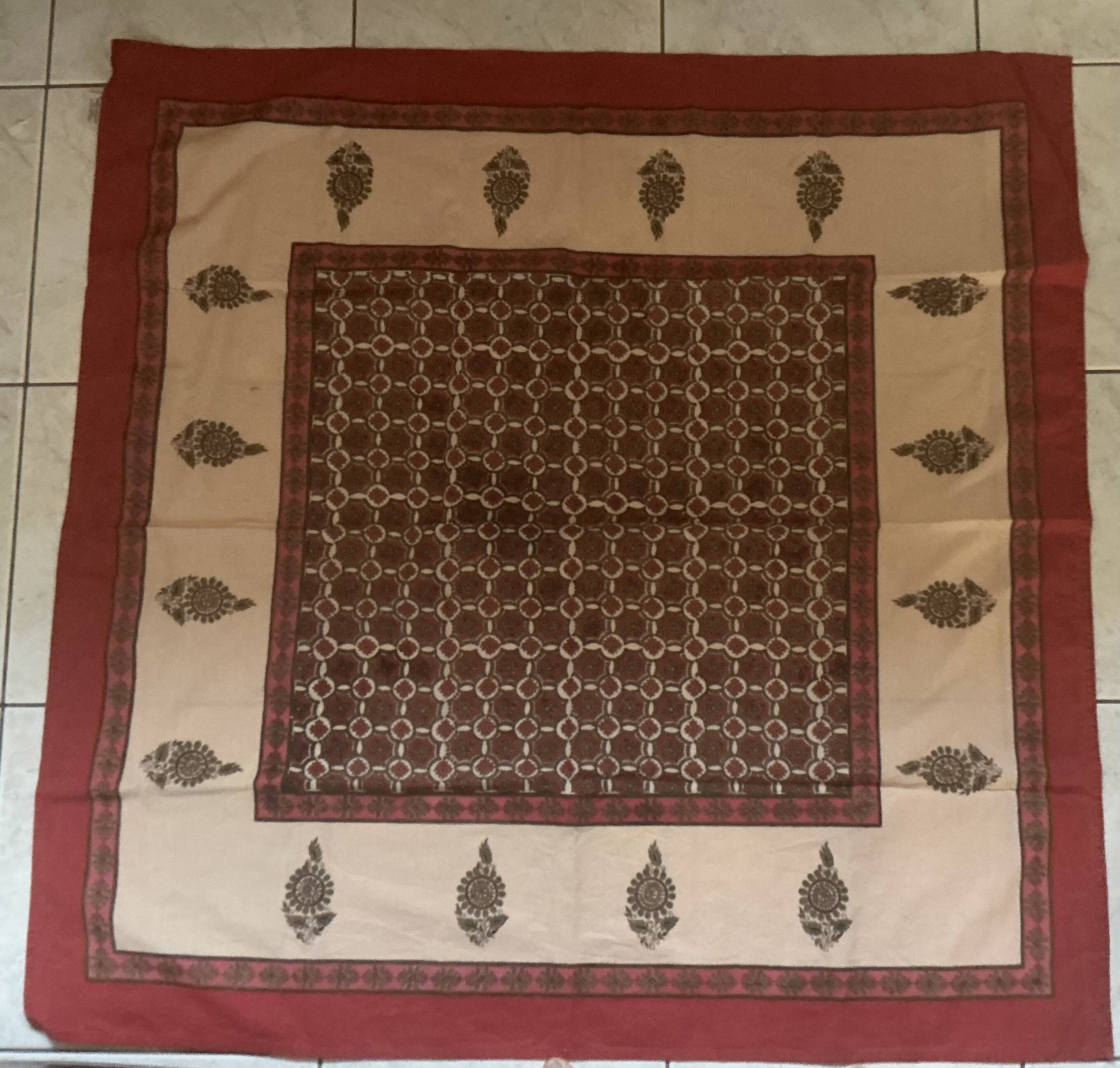 Square tablecloth 106x106 cm