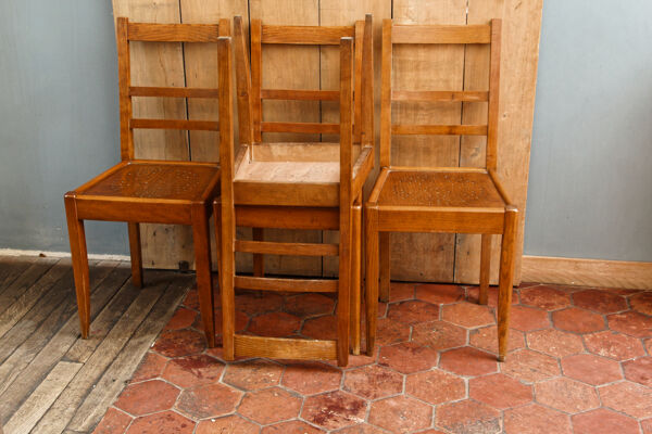 Lot de 4 chaises période Reconstruction bois massif