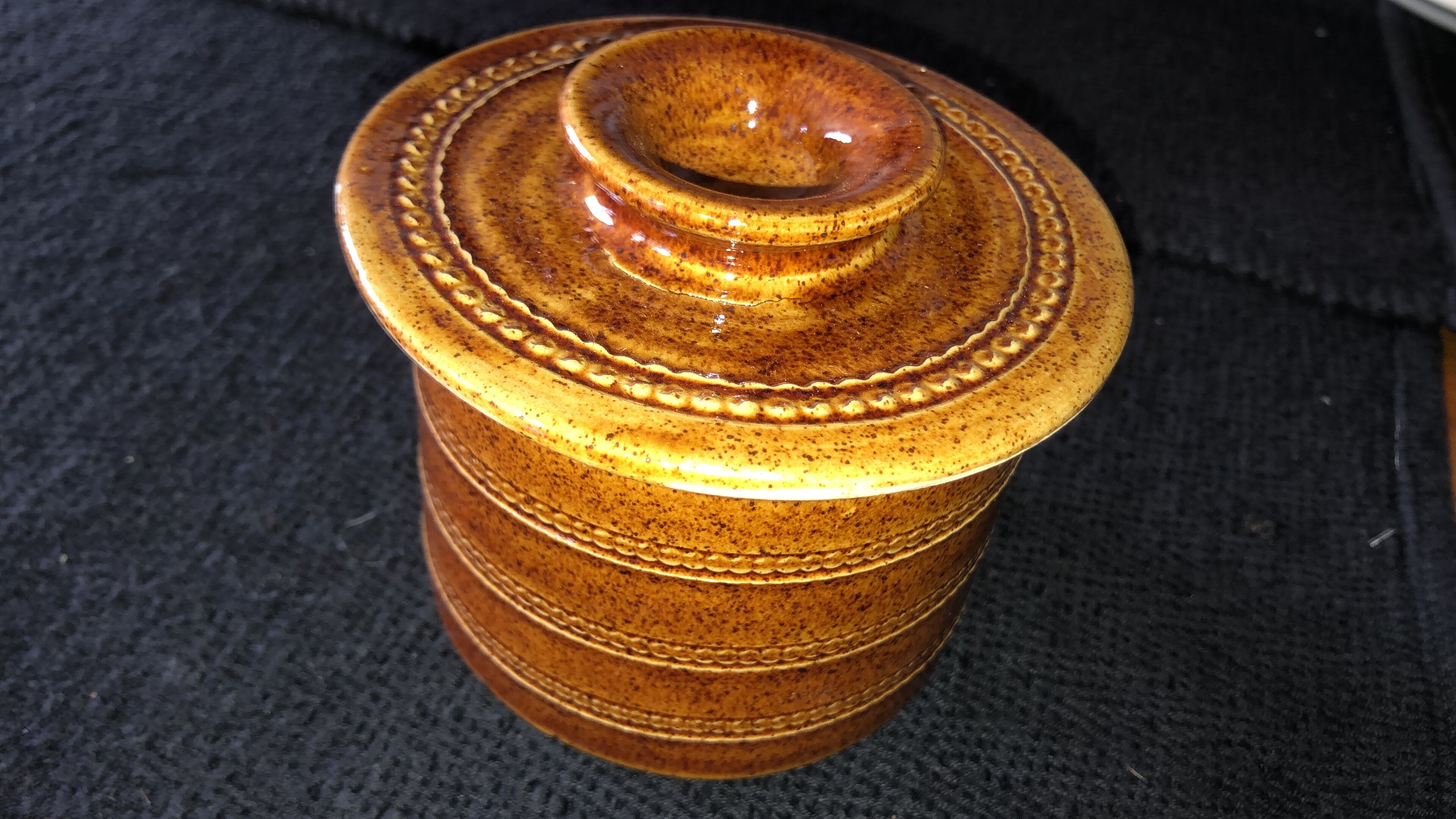 Ercuis distributor for oil and vinegar