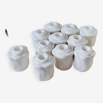 Lot de 11 mini bougeoirs en porcelaine forme roses