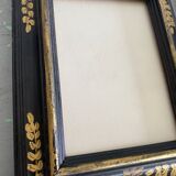 Painted wood glazed frame, to pose