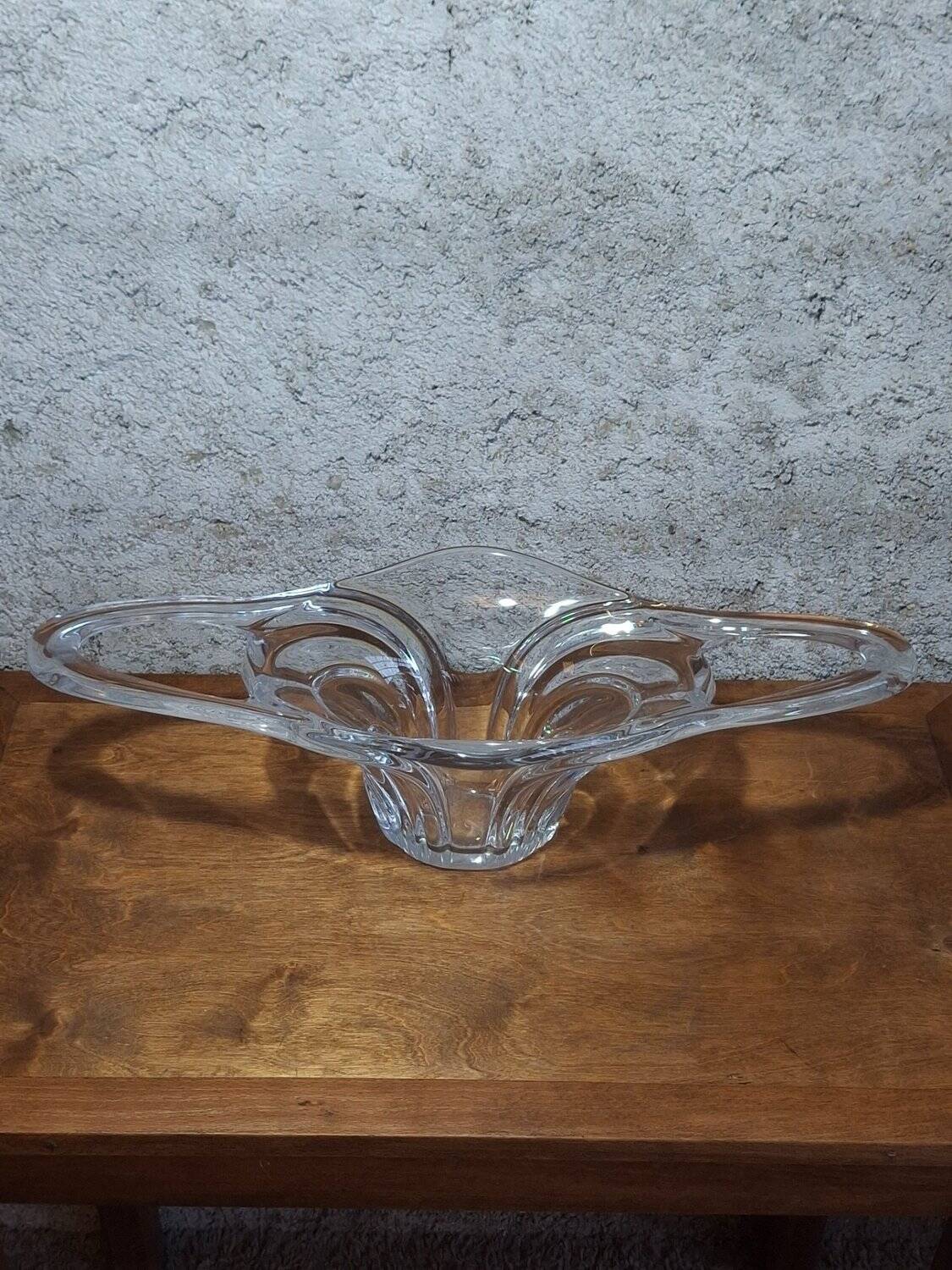 Spectacular centrepiece crystal bowl from Vannes, signed.