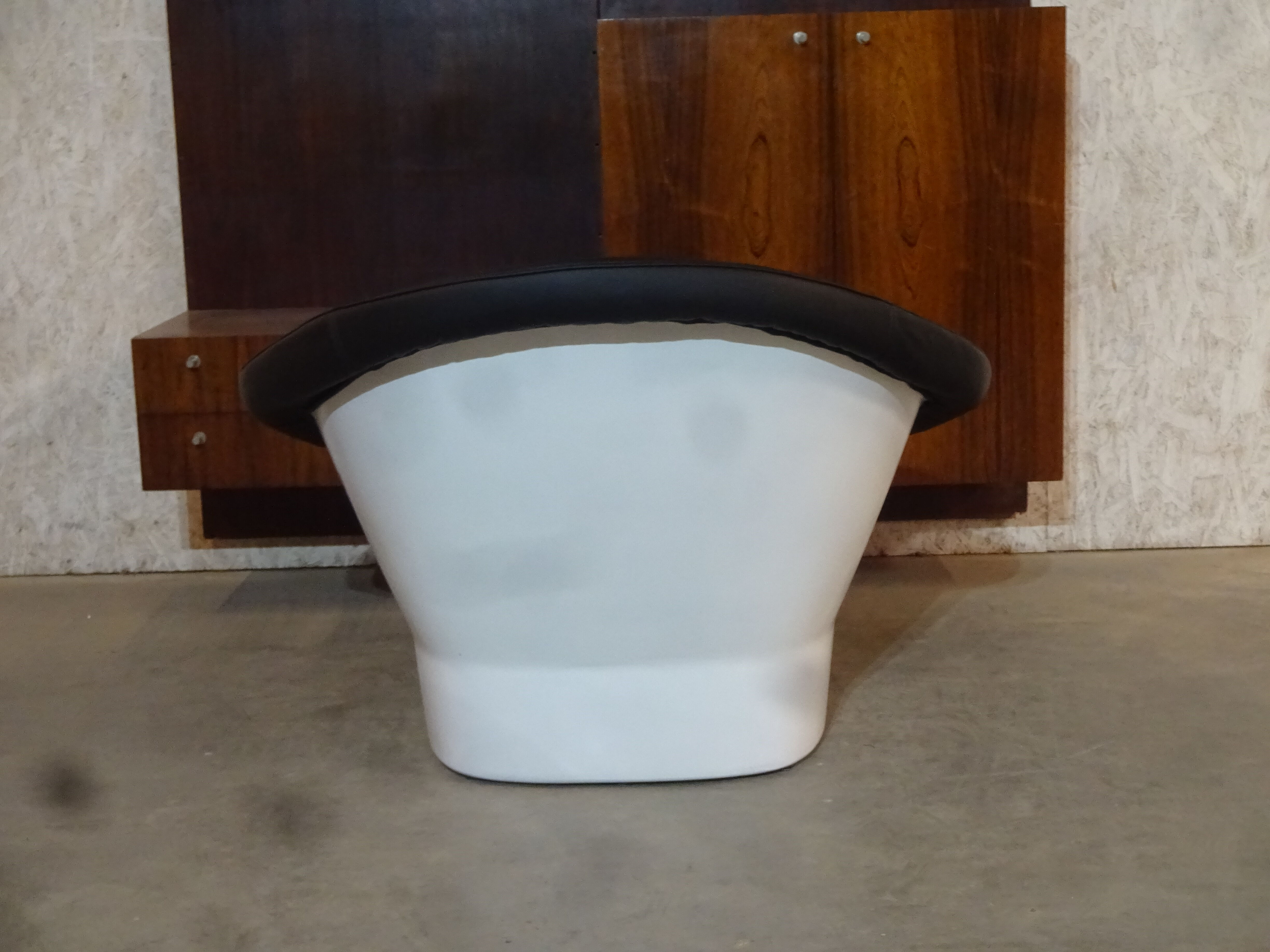 Space Age Atomic Pod Lounge Armchair with Black Bovine Leather by Dux, Sweden, 1960s