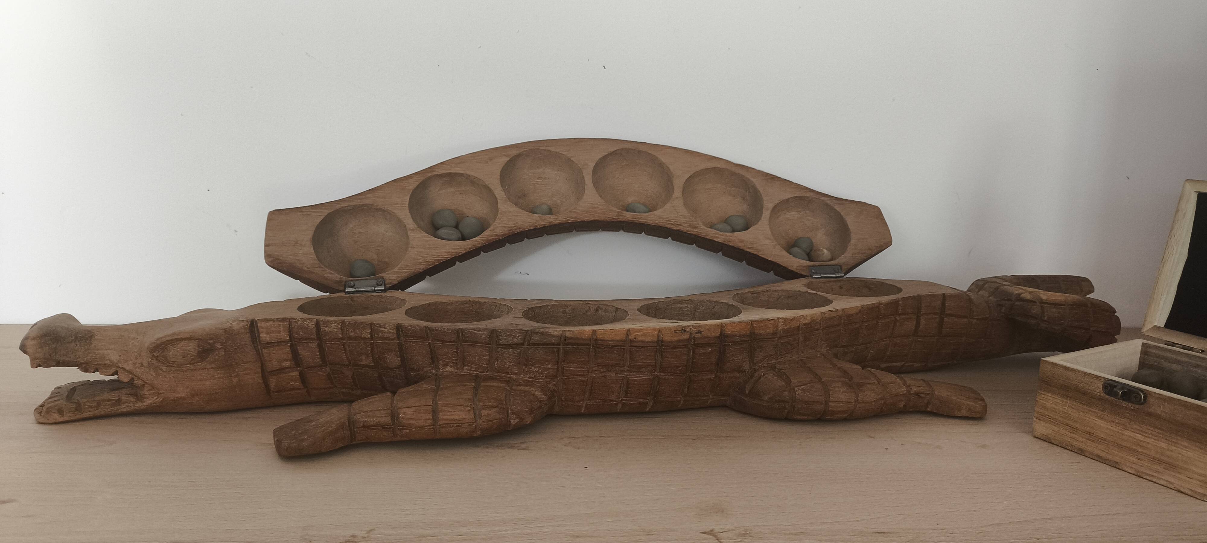 Sculpture crocodile Awalé in wood - African art craftsmanship (74 cm)