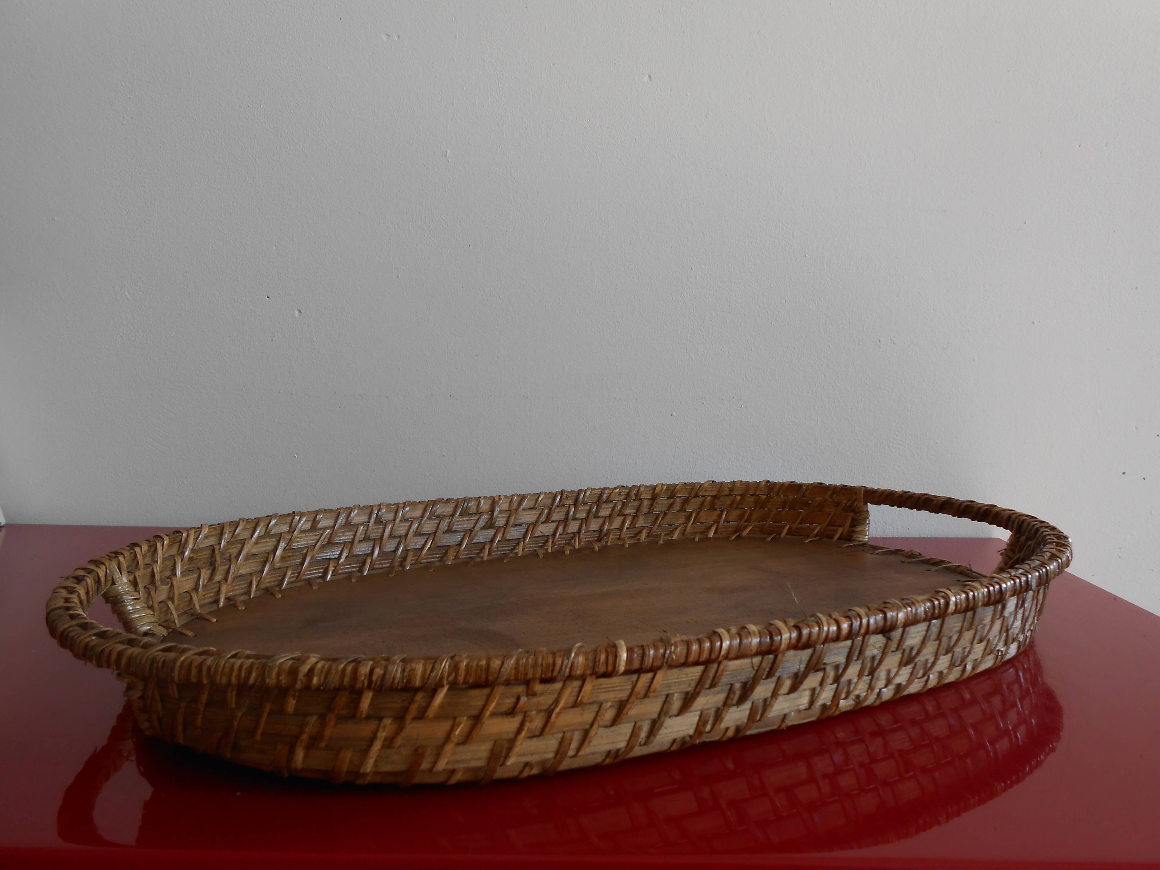 Plateau en bois et rotin
