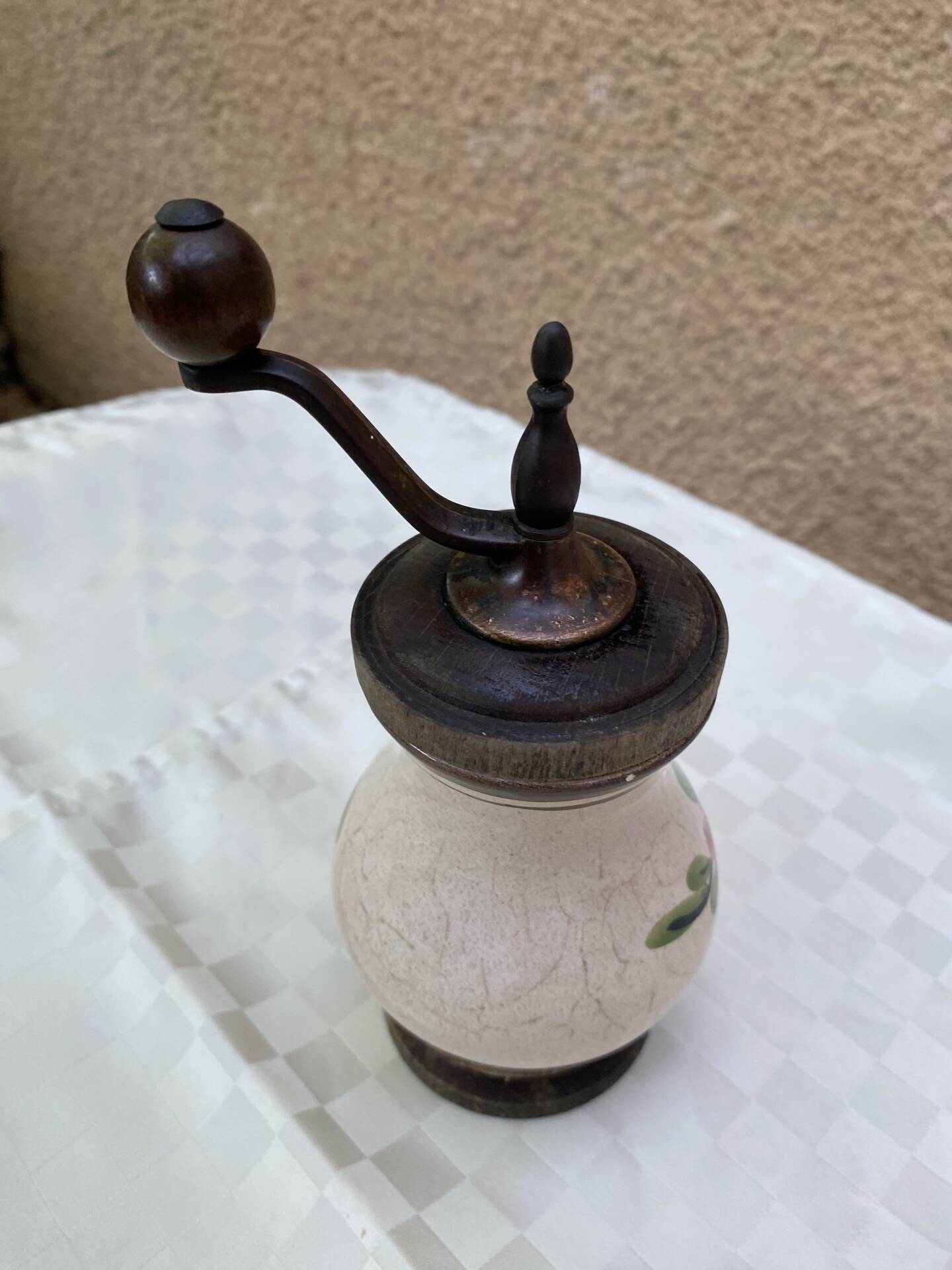 Vintage painted ceramic and wood pepper mill – Brand M – Decor