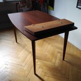 Scandinavian table with extensions