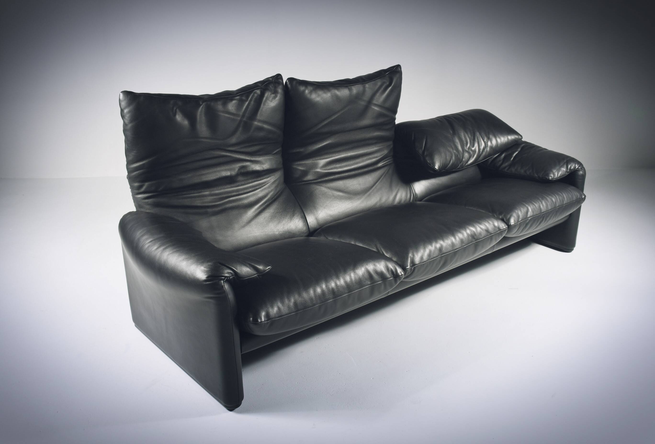 Sofa by Vico Magistretti "Maralunga" for Cassina 1973