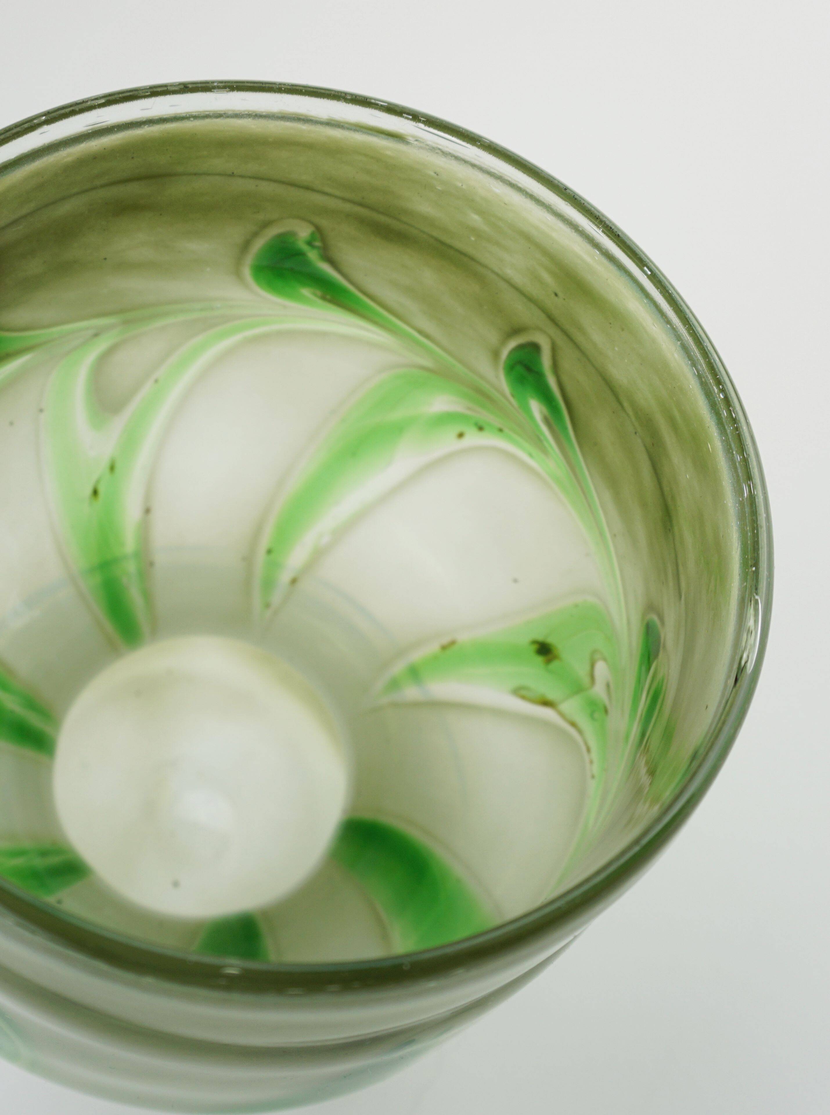 vase en verre vintage par Erwin Eisch, différentes nuances de vert et verre clair