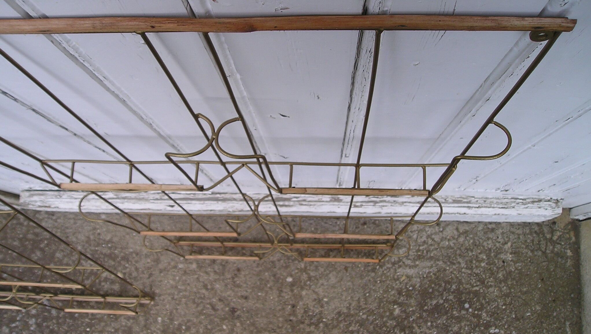 Pair of metal wall displays for magazines or discs
