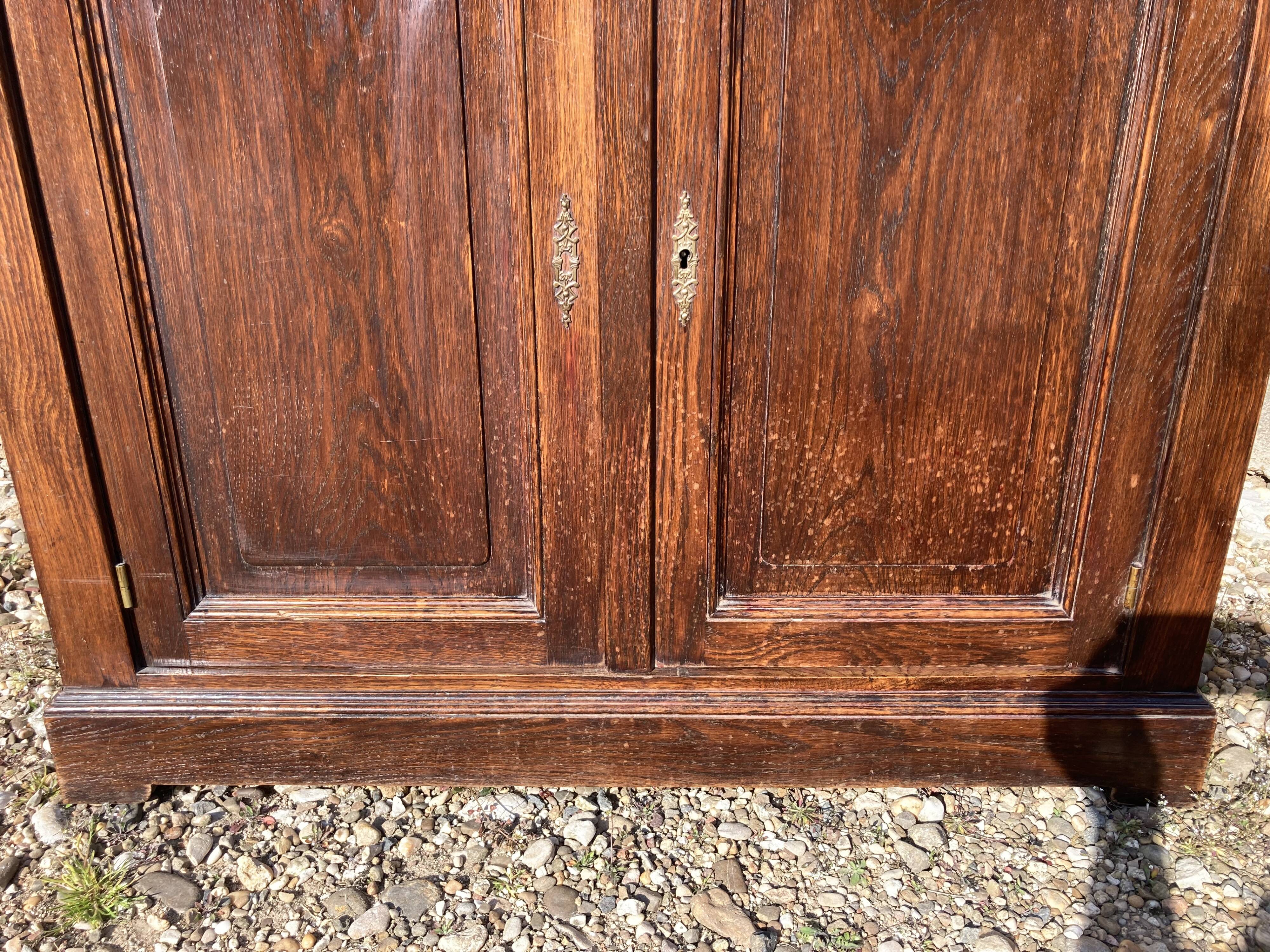 Trade furniture with lockers