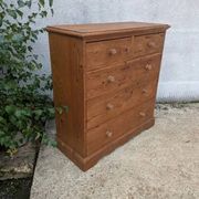 English-style chest of drawers