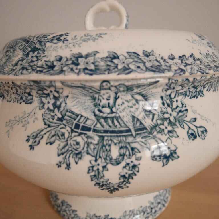 Soup or vegetable bowl St Amand iron earth model "dovecote"