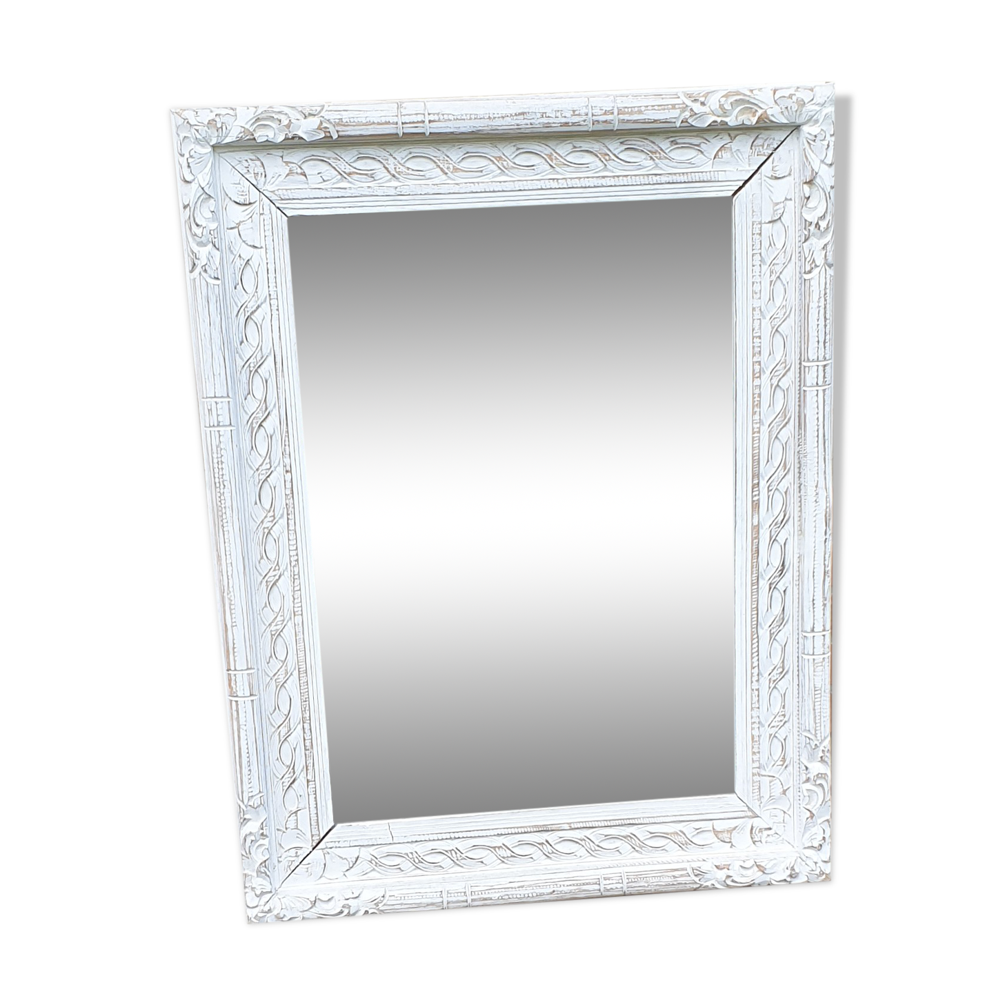 Mirror bleached wood campaign decoration