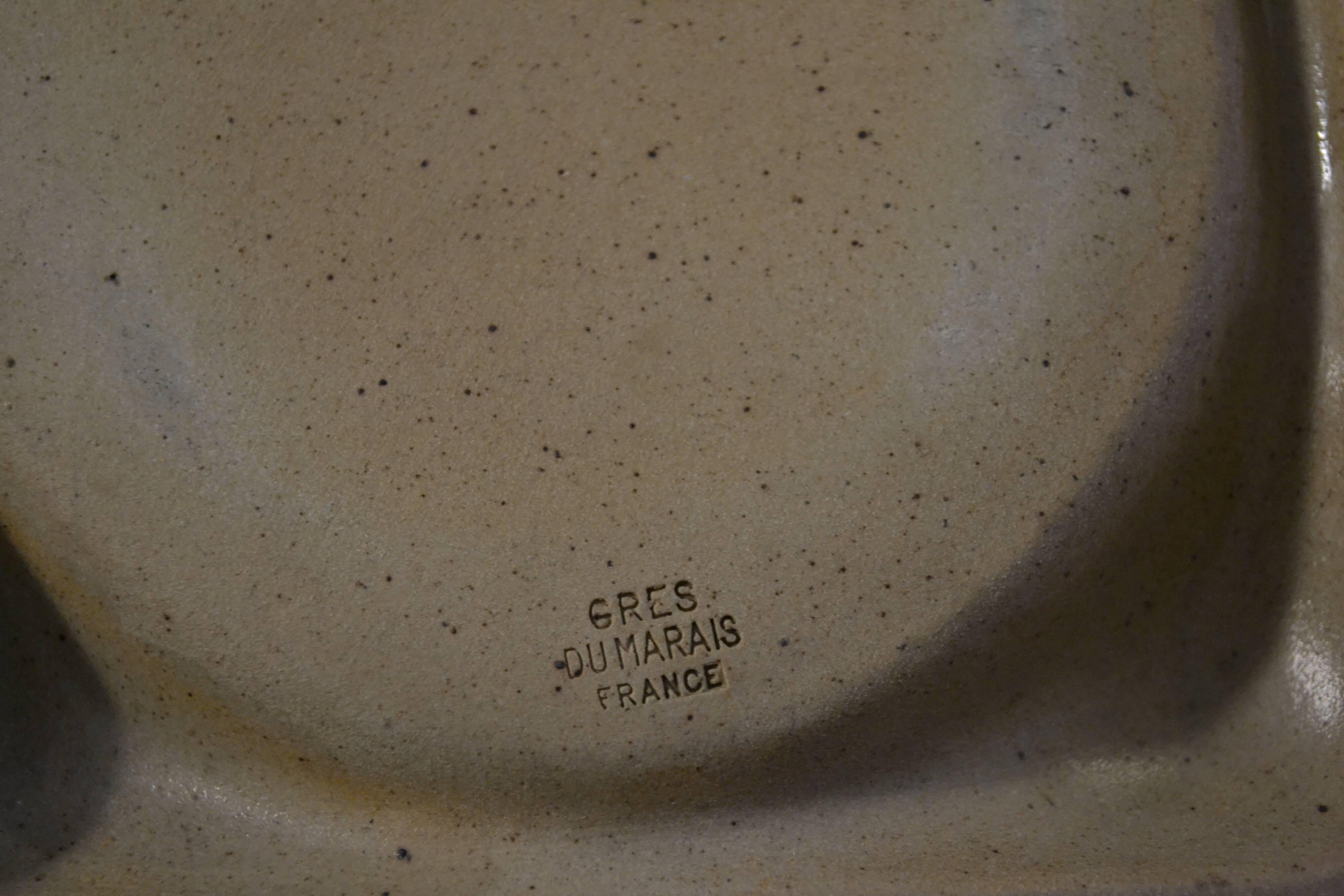 Square ashtray sandstone of the marsh