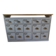 Meuble de métier vintage patiné gris perle, plateau bois.