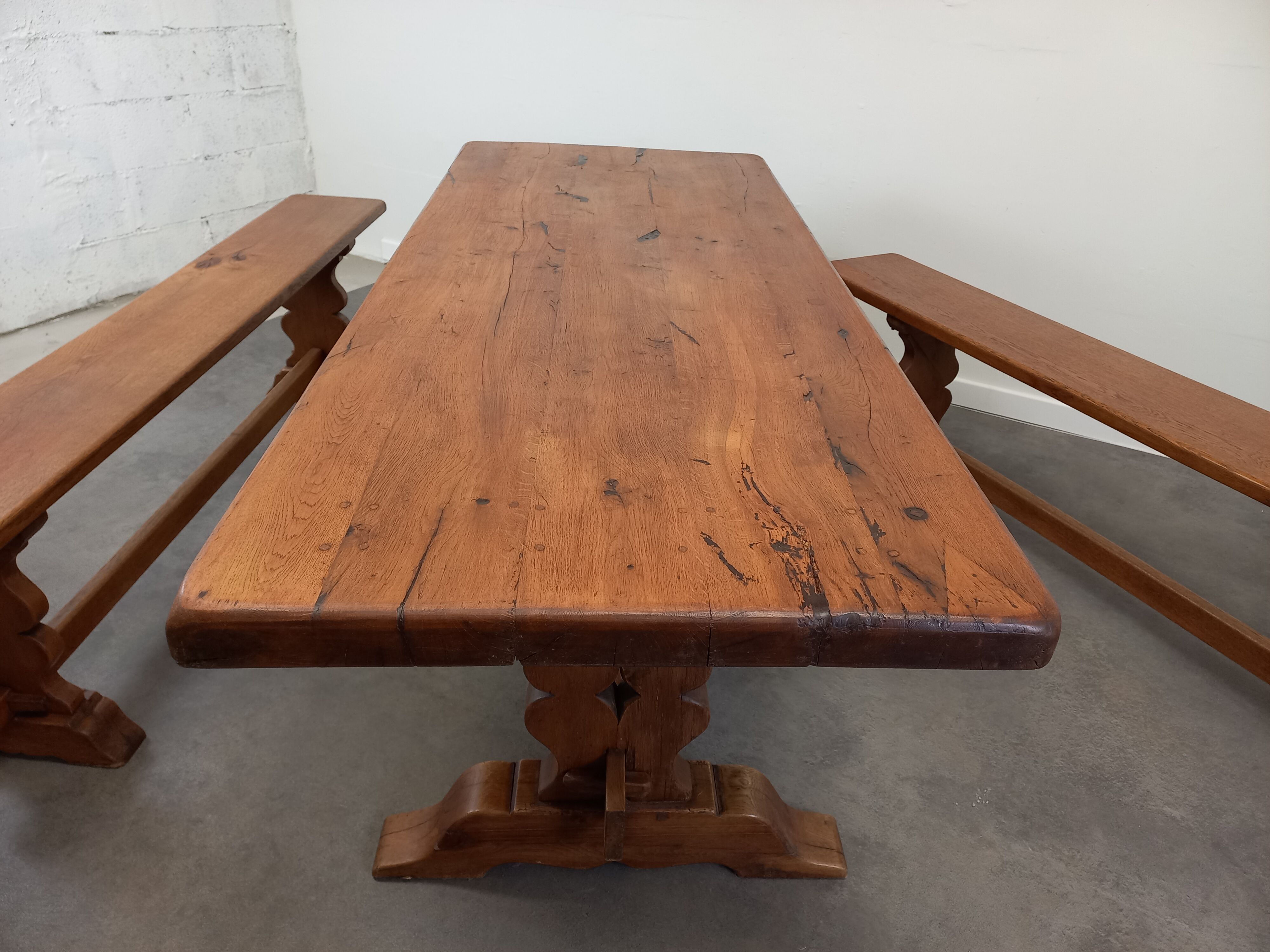 Farmhouse table and its 2 benches