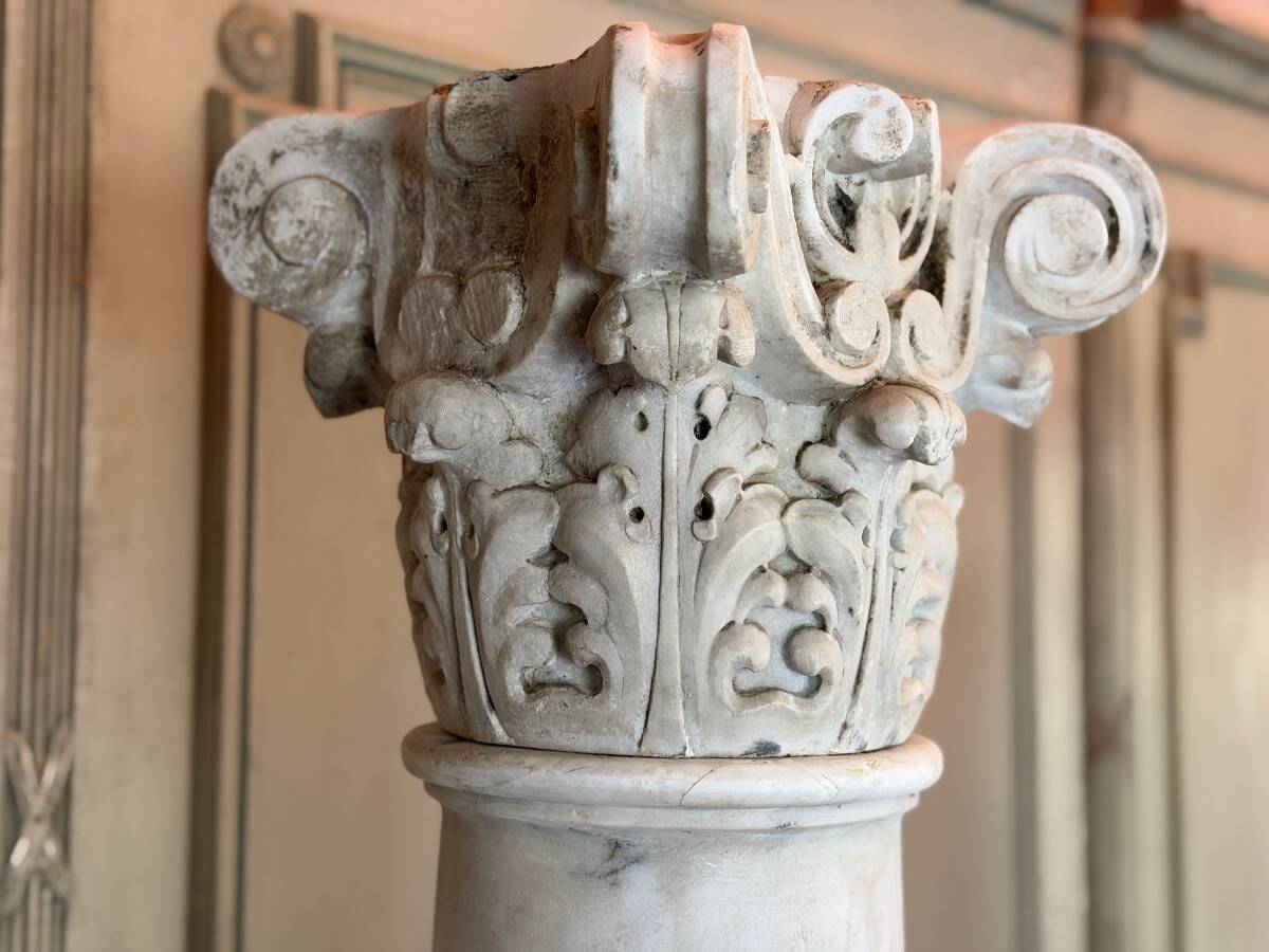 Pair of Carrara marble columns, 214 cm high, circa 1880