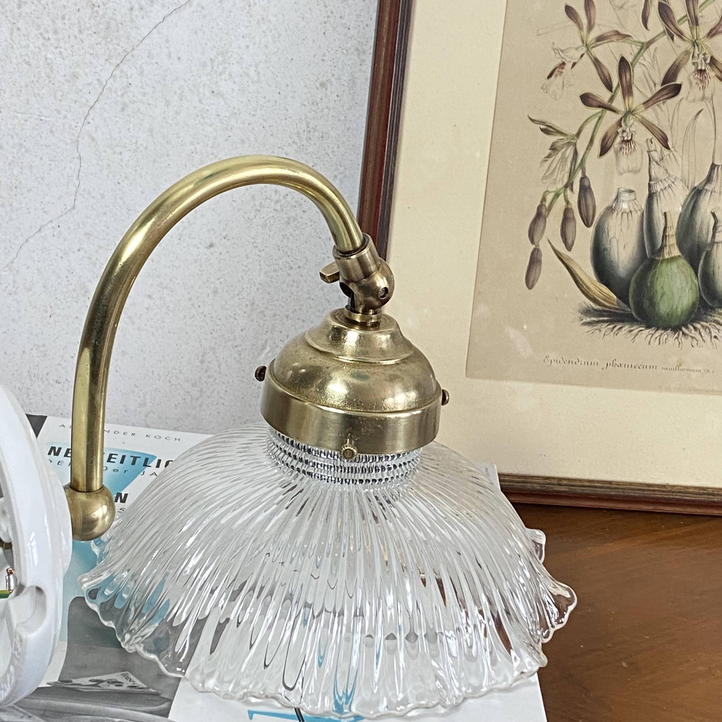 Swan neck wall light in brass with a ribbed glass shade, Holophane type.