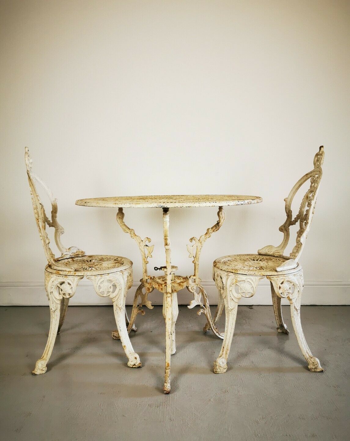 Vintage antique outdoor garden furniture cast metal table & 2 chairs