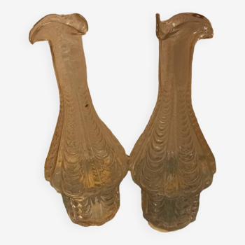 2 solid vases