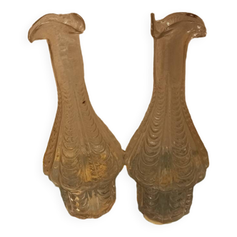 2 solid vases