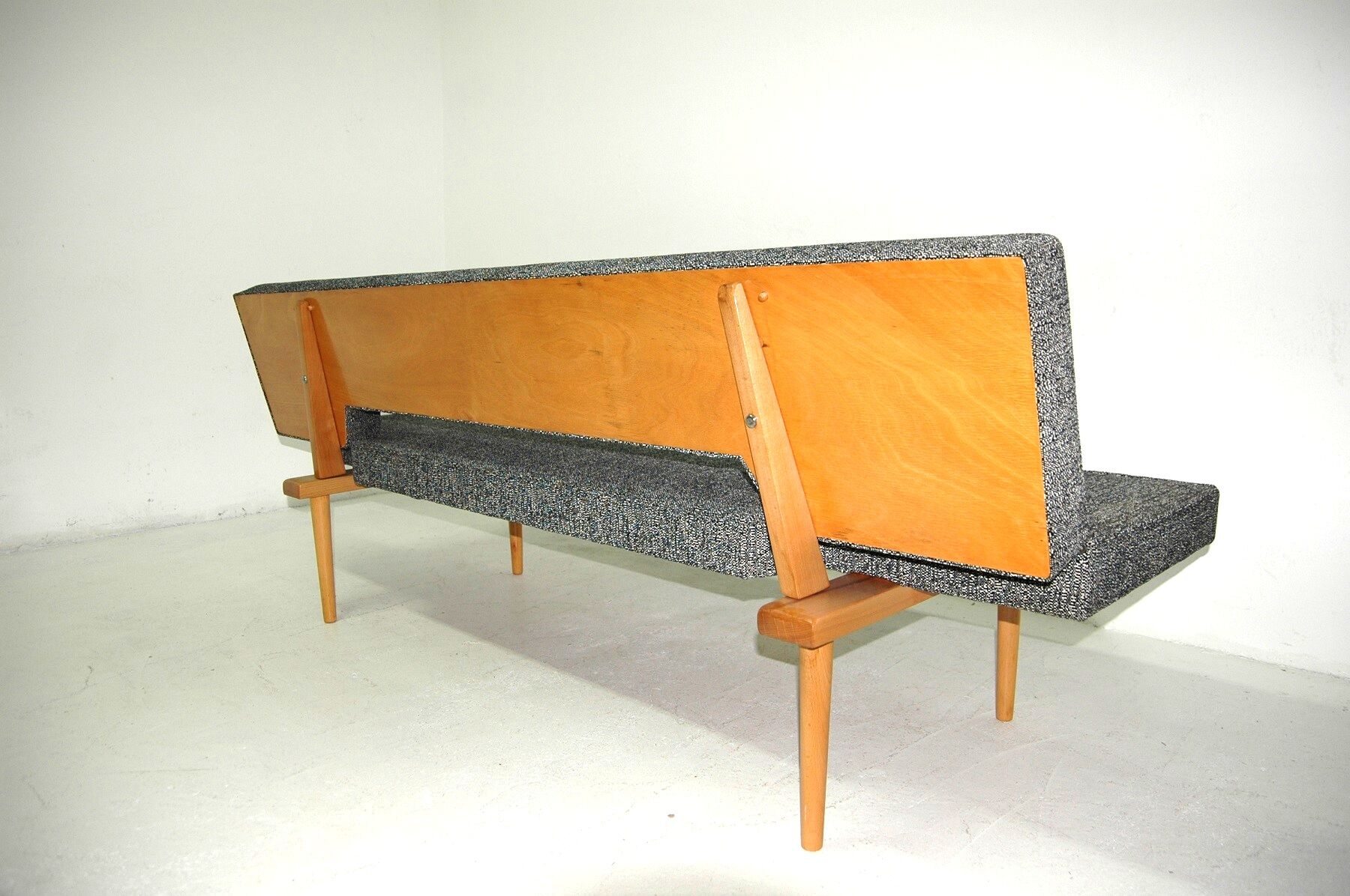 Midcentury sofa by Miroslav Navrátil, 1960s, Czechoslovakia