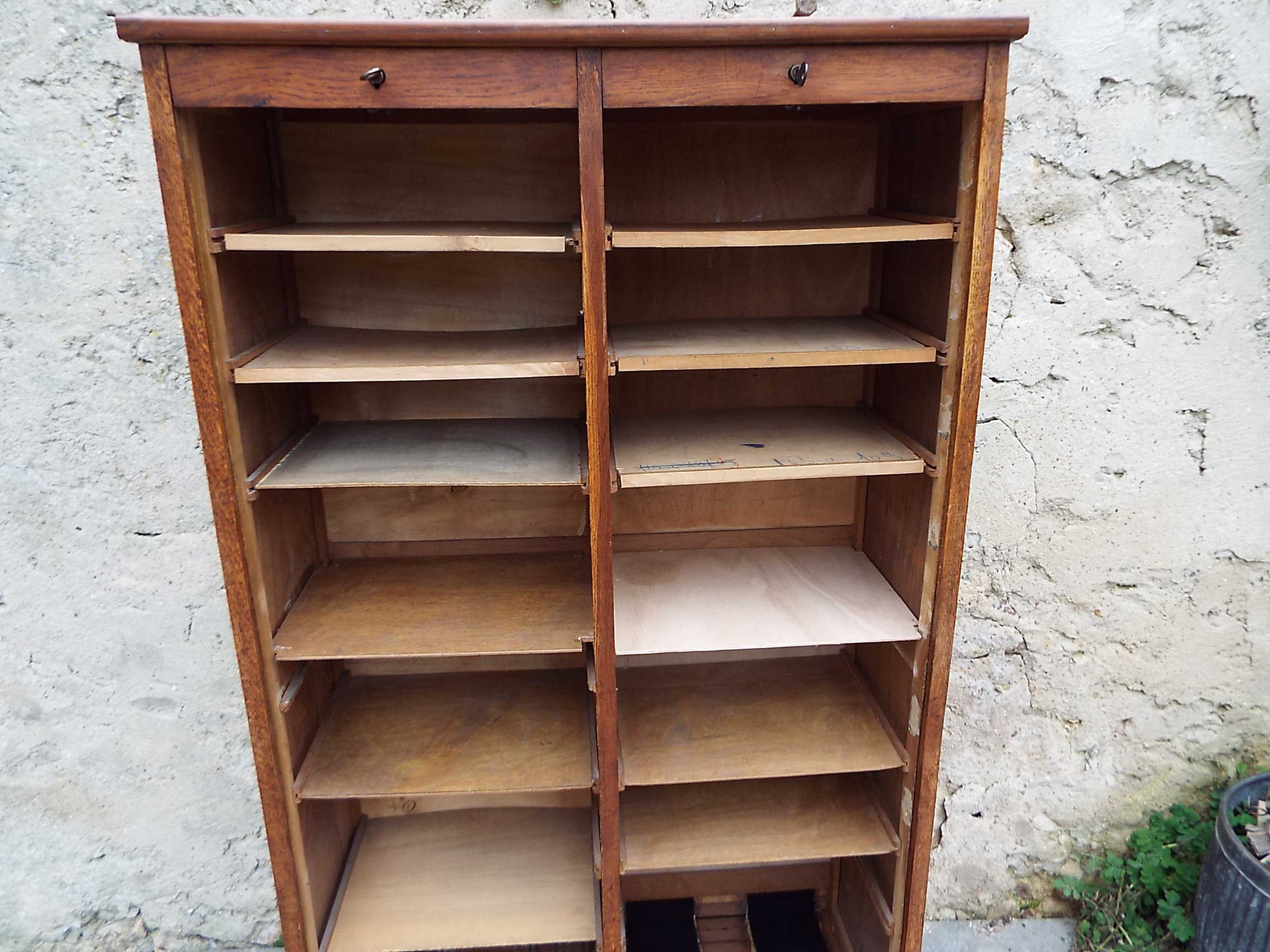 Double curtain cabinet