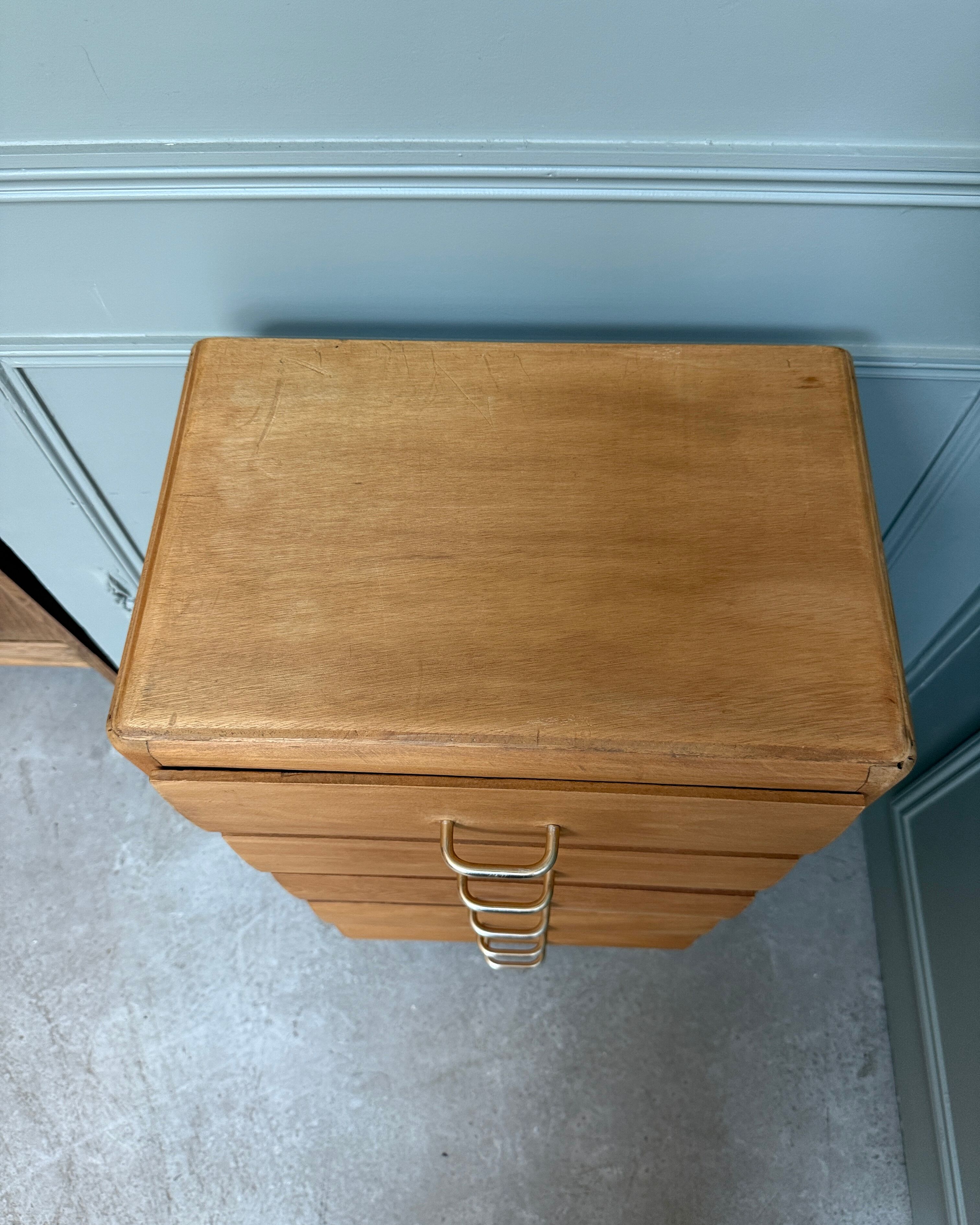 Commode vintage à 5 tiroirs (rénovée)