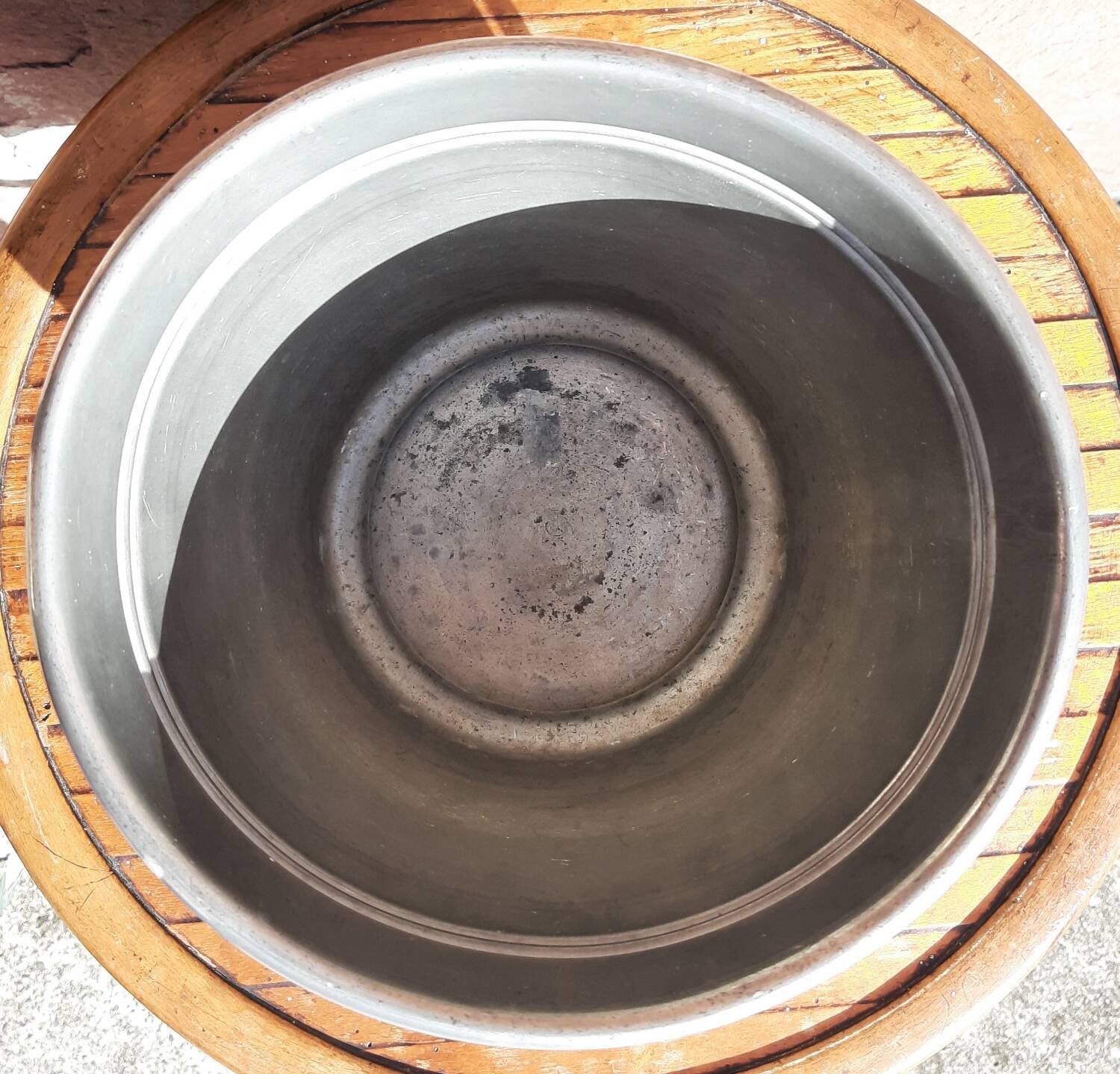 Ice bucket (or champagne bucket)