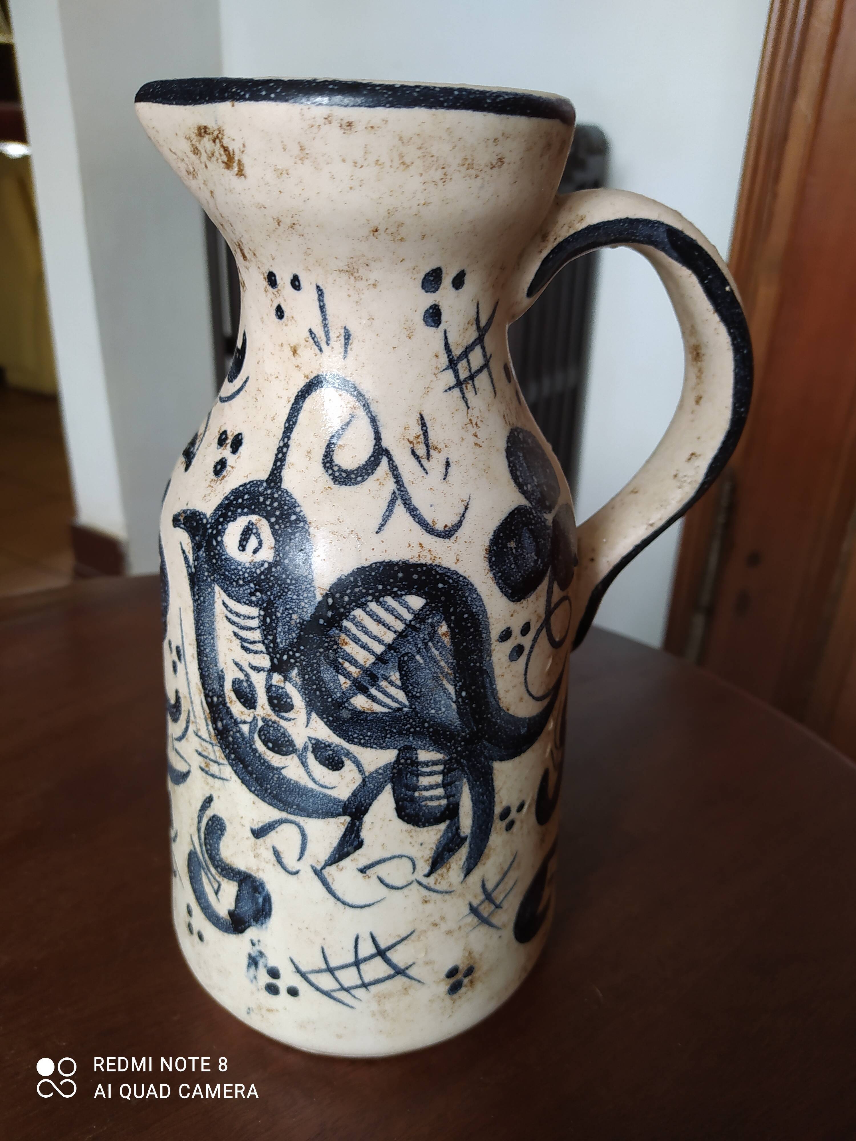 Pichet en céramique signé Artesa motif oiseau
